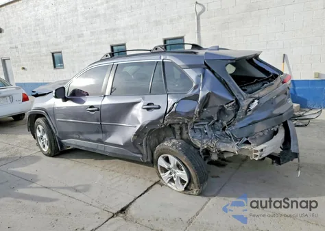 2020 Toyota Rav4 Xle z USA, uszkodzony, nr VIN 2T3P1RFV6LC118929